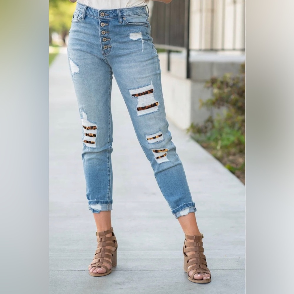 KanCan distressed jeans size 7